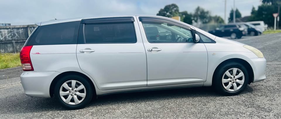 2006 Toyota Wish thumbnail
