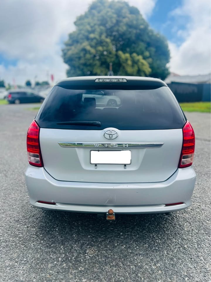 2006 Toyota Wish thumbnail