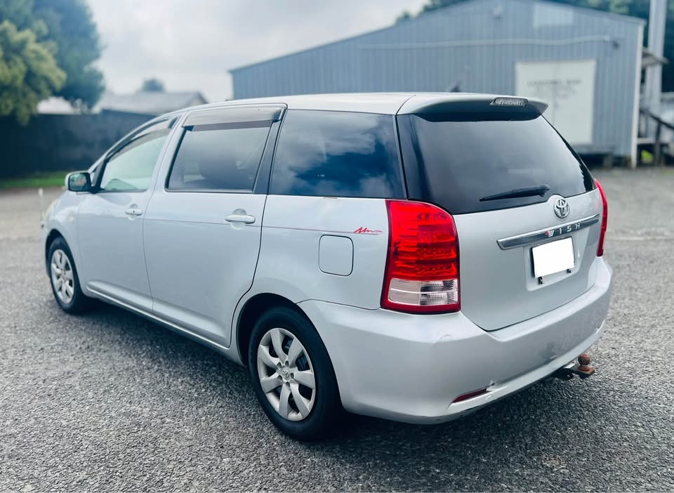 2006 Toyota Wish thumbnail