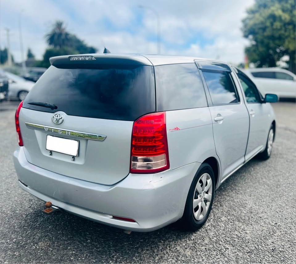 2006 Toyota Wish thumbnail