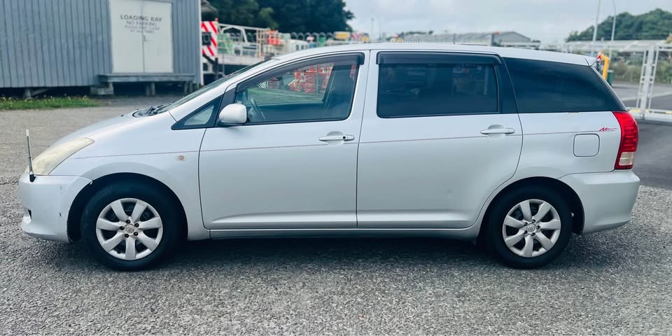 2006 Toyota Wish thumbnail