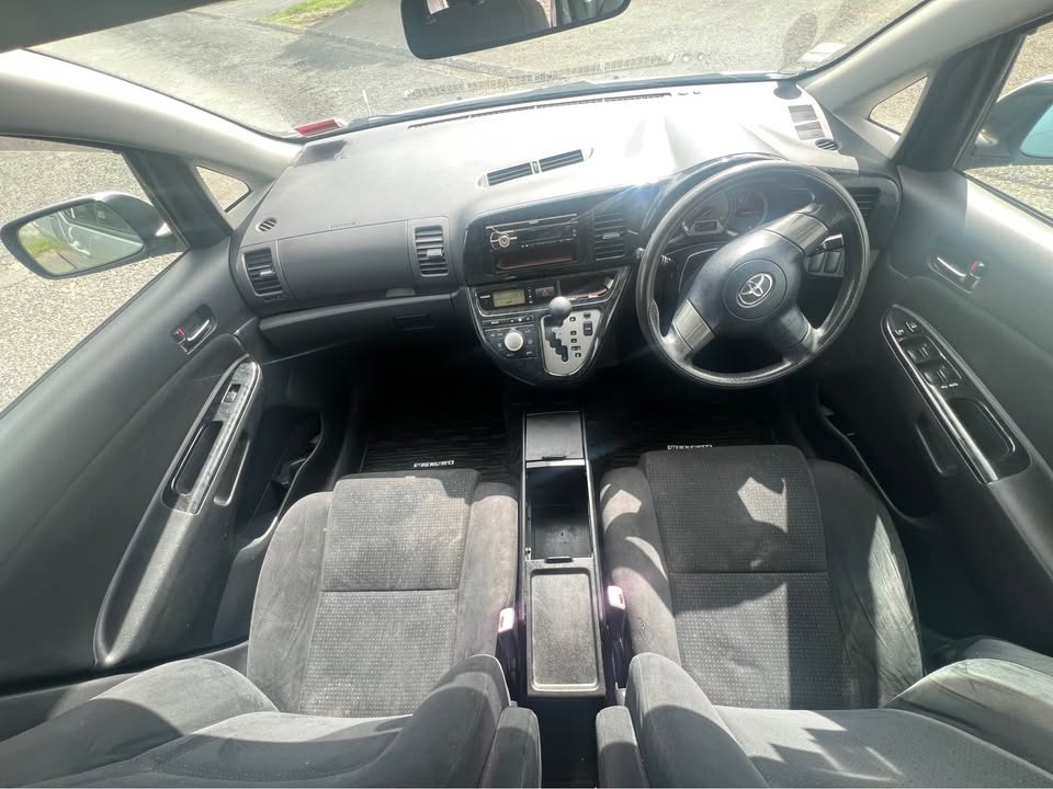 2006 Toyota Wish thumbnail