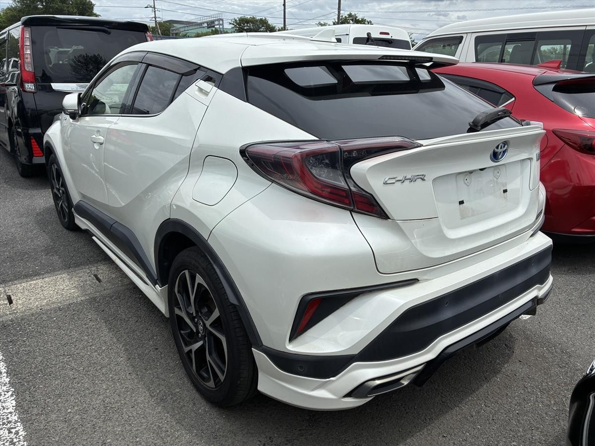 2017 Toyota C-Hr thumbnail