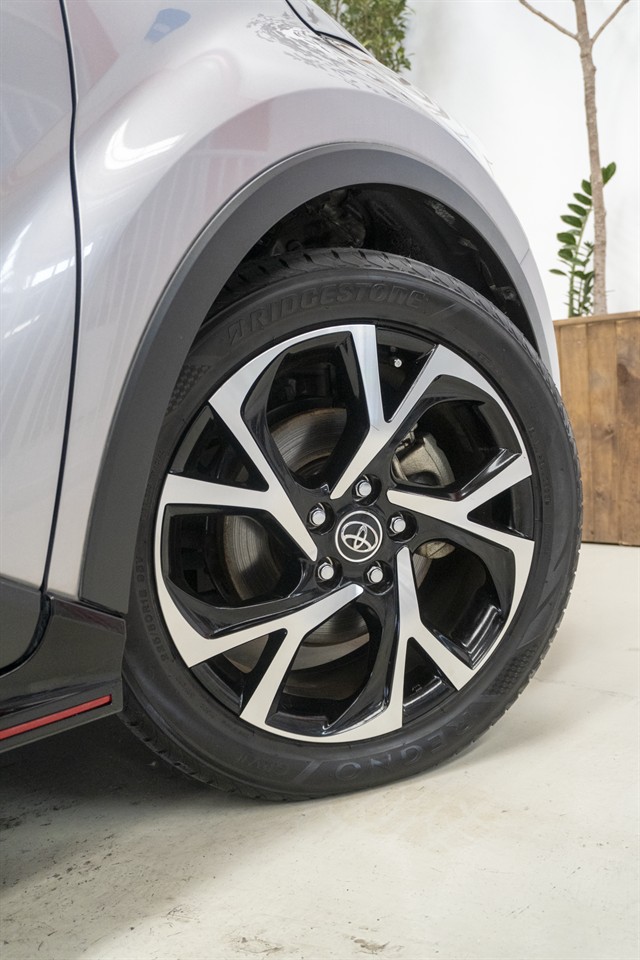 2017 Toyota C-Hr thumbnail