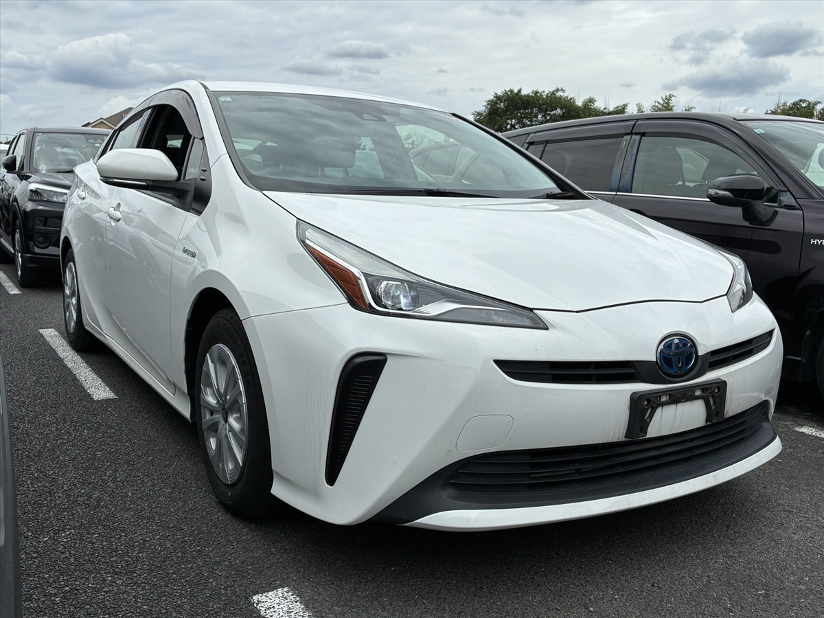 2019 Toyota Prius thumbnail