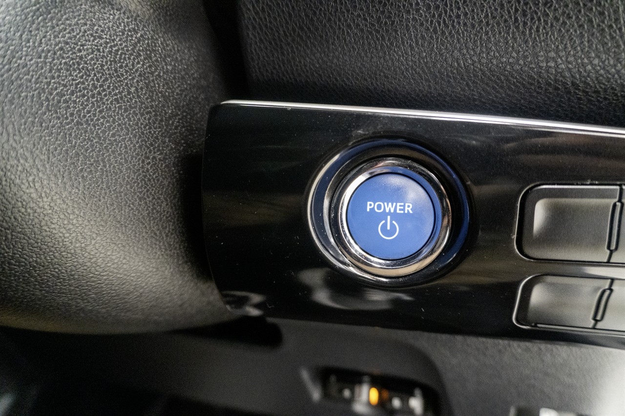 2019 Toyota Prius thumbnail