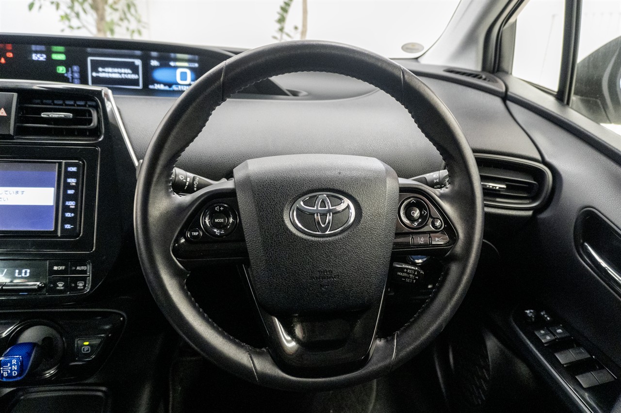 2019 Toyota Prius thumbnail