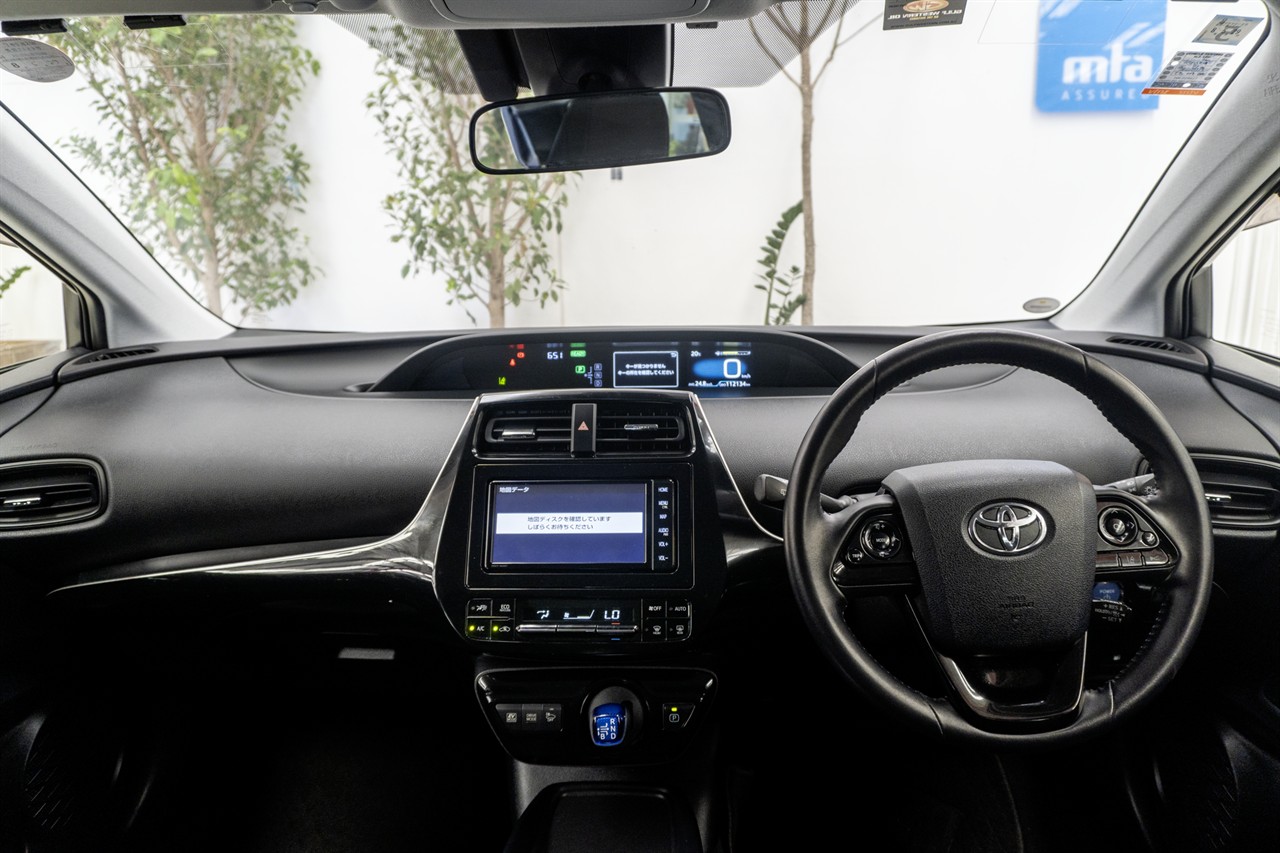2019 Toyota Prius thumbnail