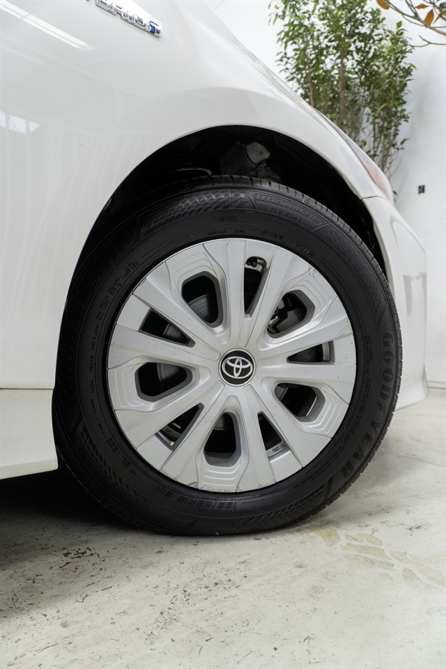 2019 Toyota Prius thumbnail