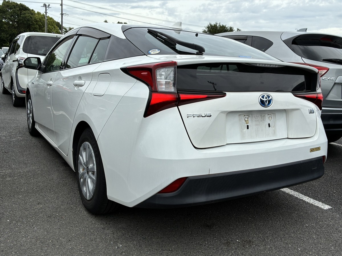 2019 Toyota Prius thumbnail
