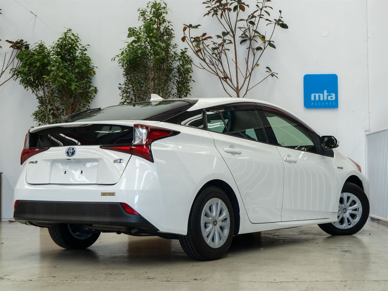 2019 Toyota Prius thumbnail