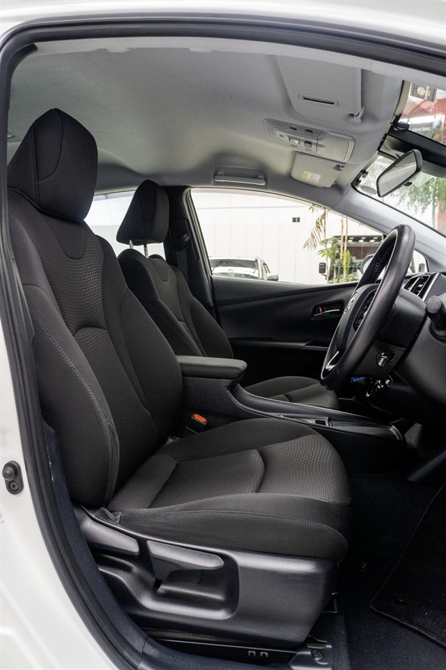 2019 Toyota Prius thumbnail