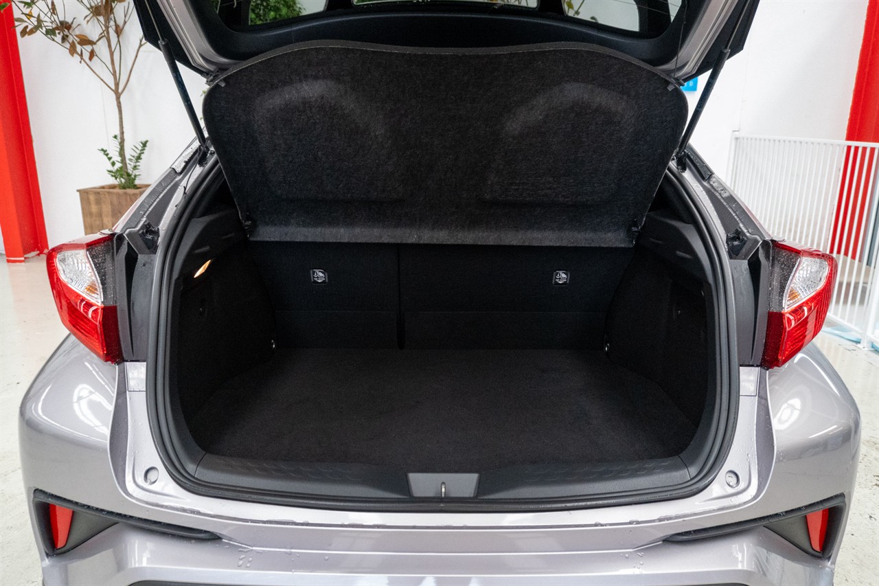 2017 Toyota C-Hr thumbnail