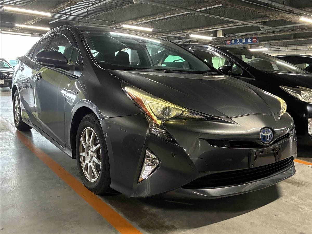 2016 Toyota Prius thumbnail