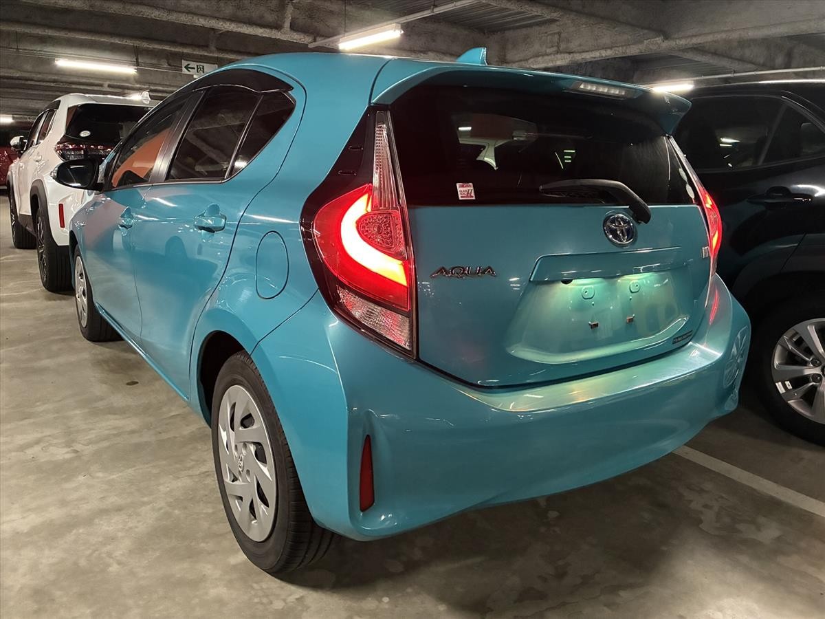 2017 Toyota Aqua thumbnail