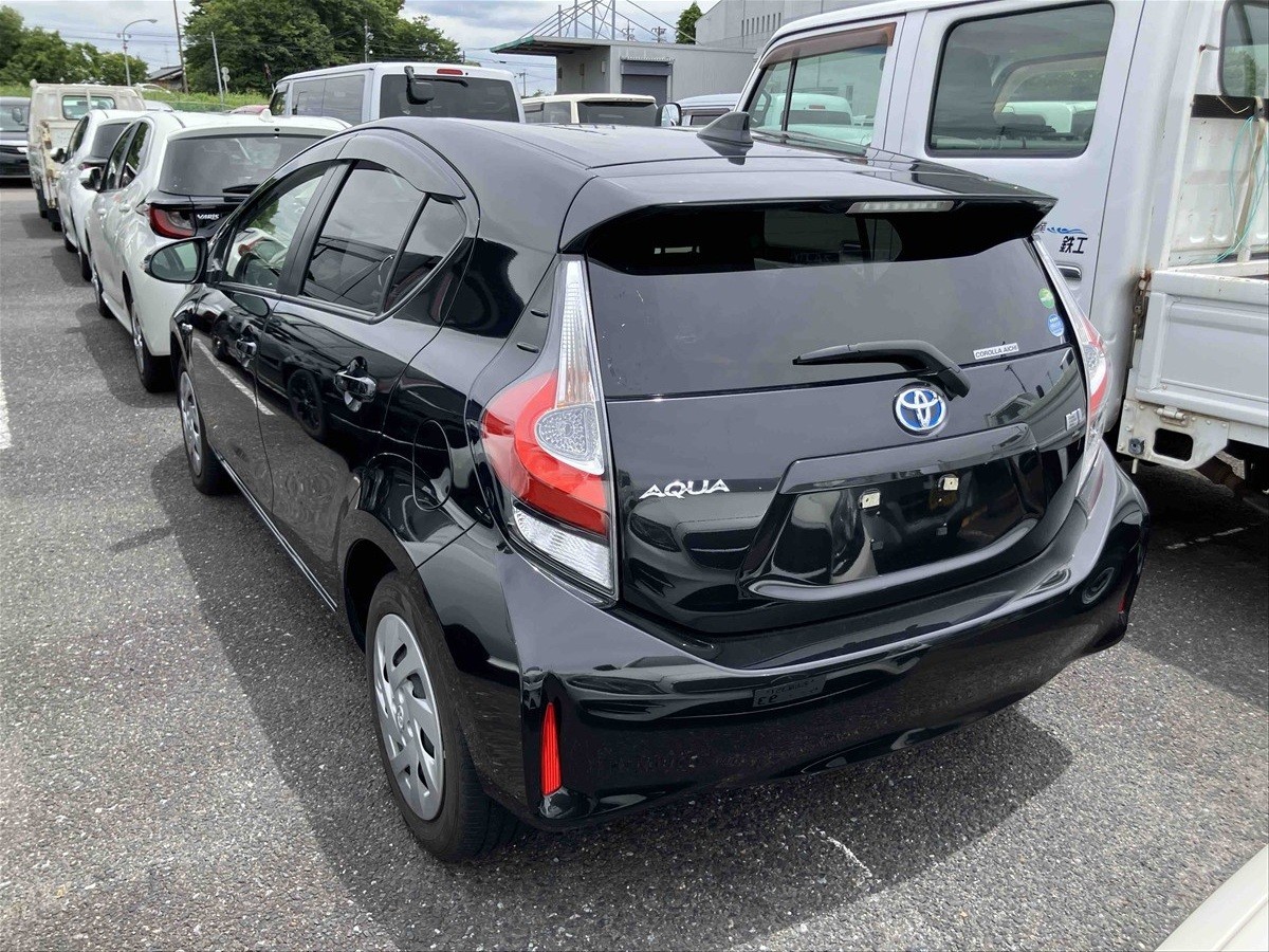 2019 Toyota Aqua thumbnail