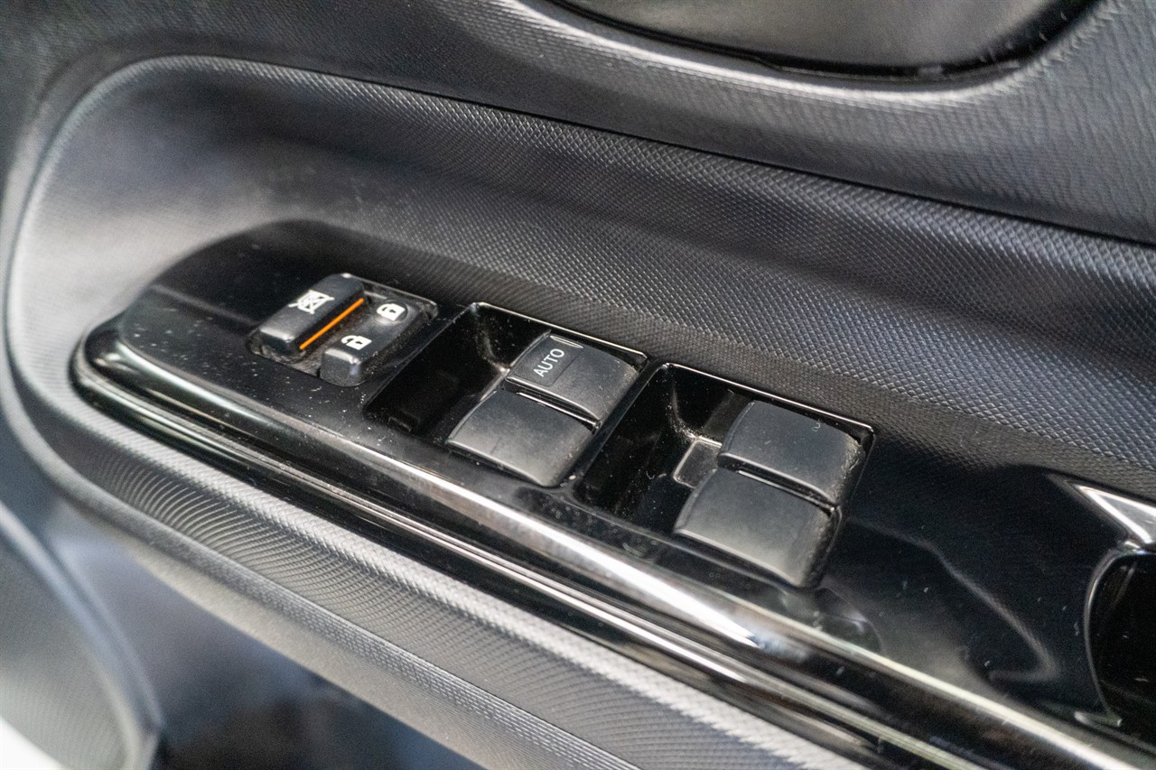 2018 Toyota Aqua thumbnail