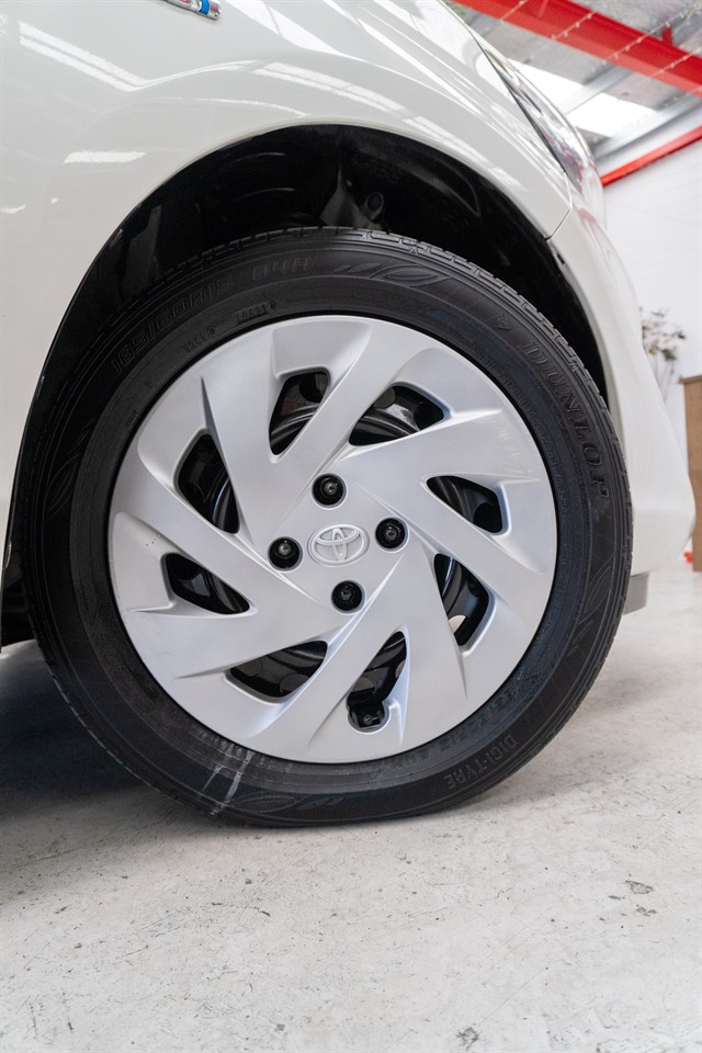 2018 Toyota Aqua thumbnail