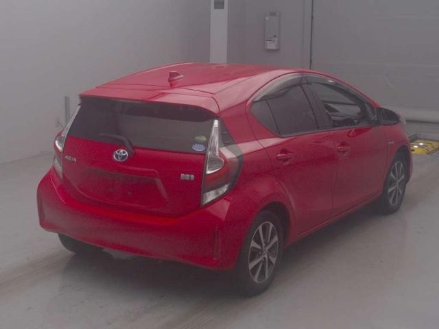 2017 Toyota Aqua thumbnail