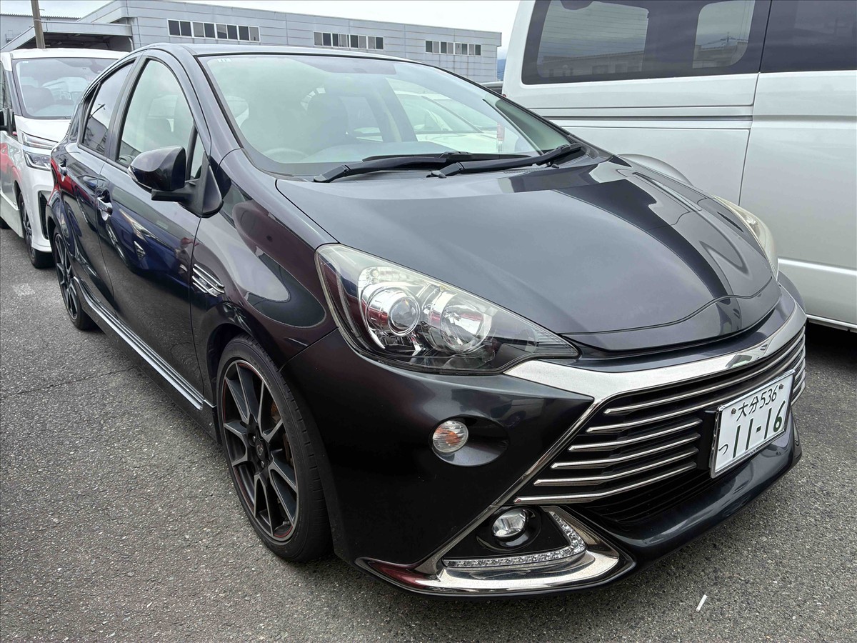2015 Toyota Aqua thumbnail