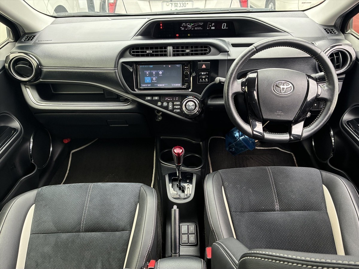 2015 Toyota Aqua thumbnail