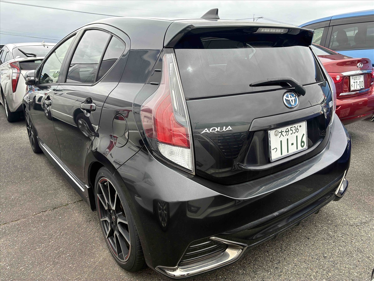 2015 Toyota Aqua thumbnail