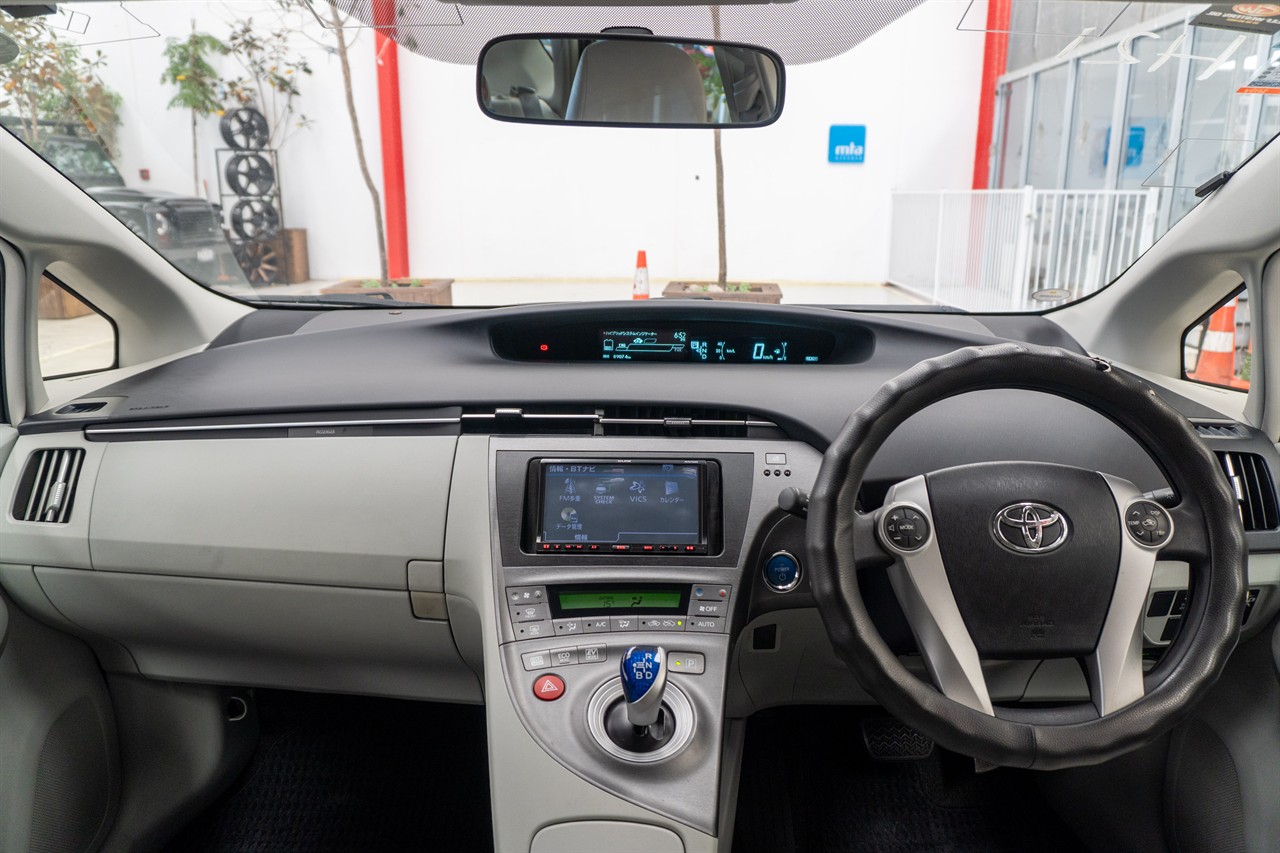 2013 Toyota Prius thumbnail