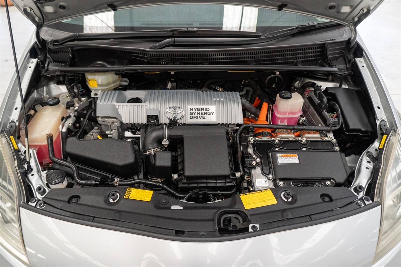 2013 Toyota Prius thumbnail