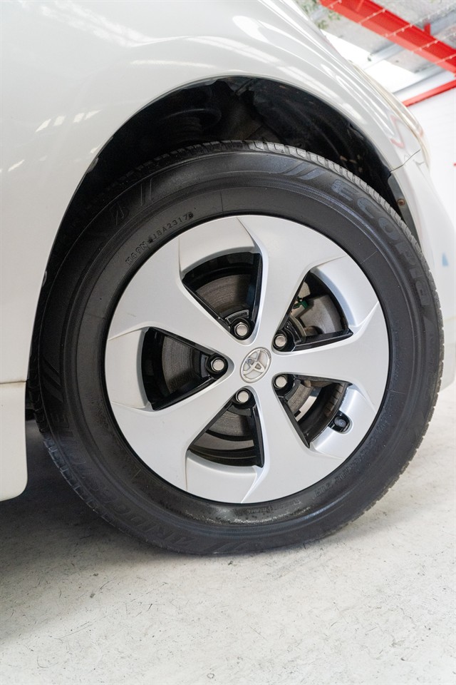 2013 Toyota Prius thumbnail