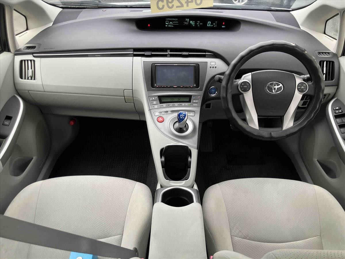 2013 Toyota Prius thumbnail