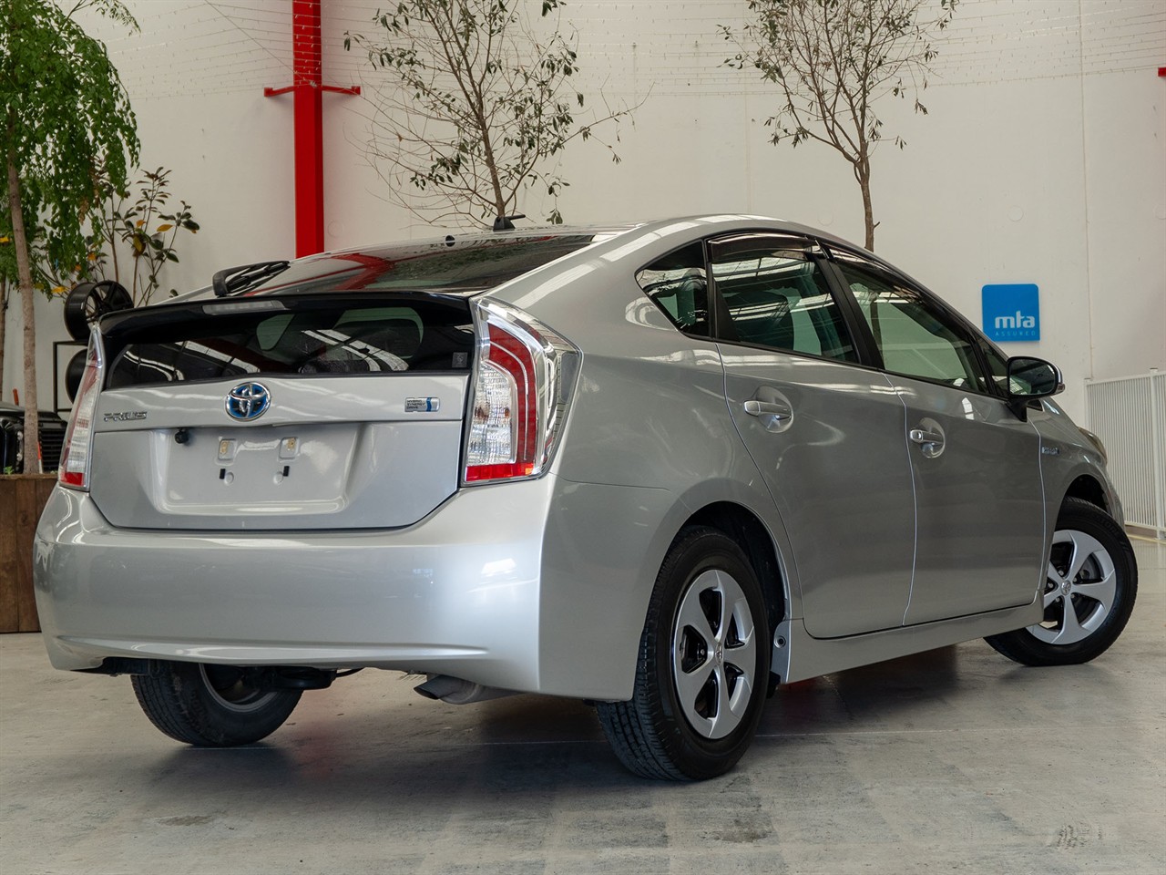 2013 Toyota Prius thumbnail