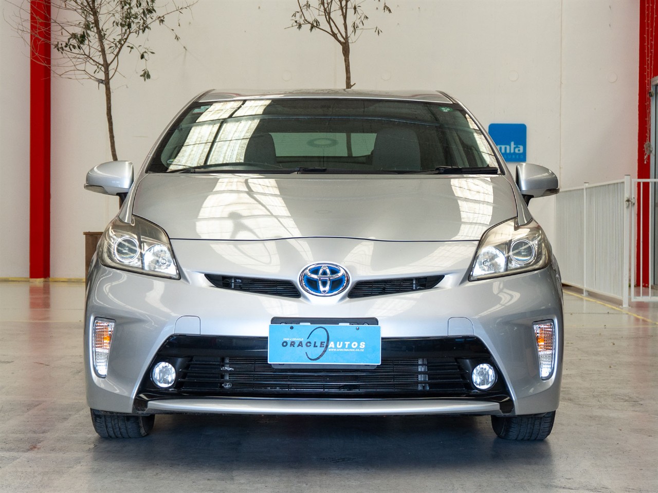 2013 Toyota Prius thumbnail