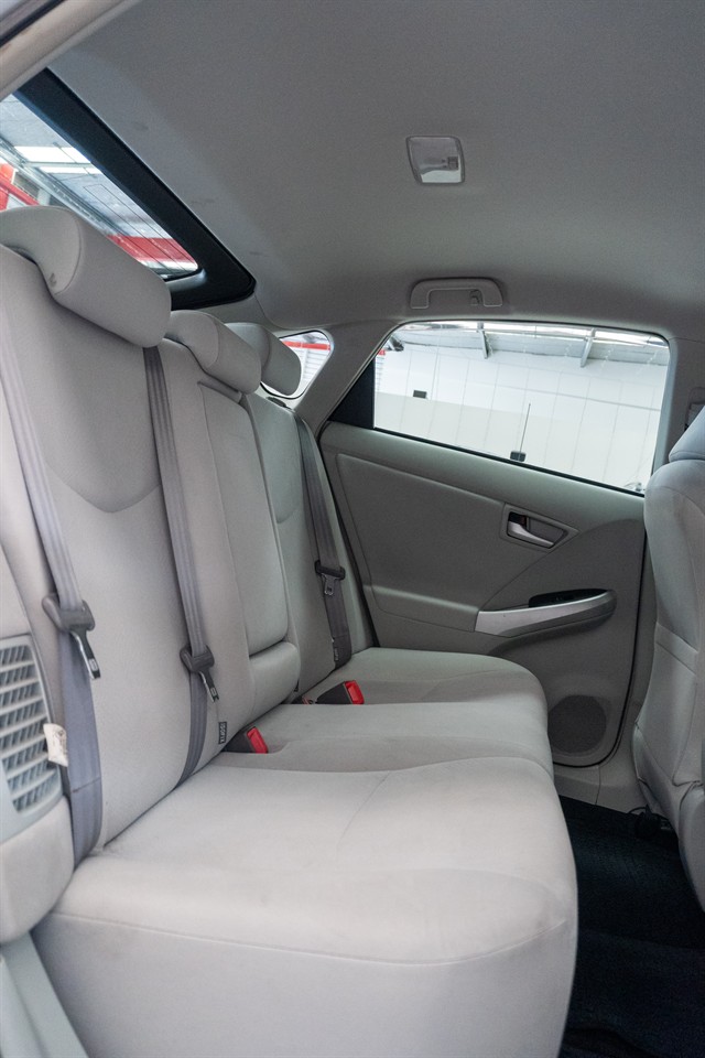 2013 Toyota Prius thumbnail