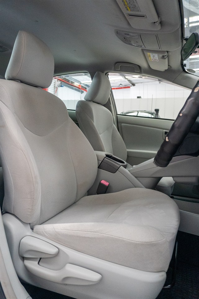 2013 Toyota Prius thumbnail