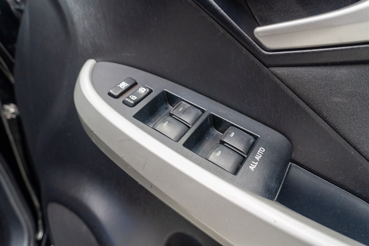 2015 Toyota Prius thumbnail