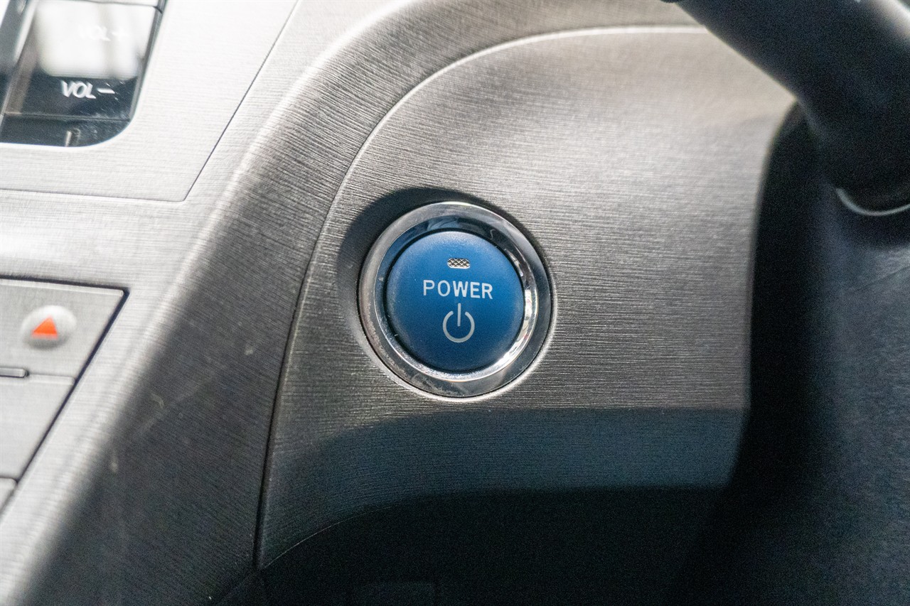 2015 Toyota Prius thumbnail