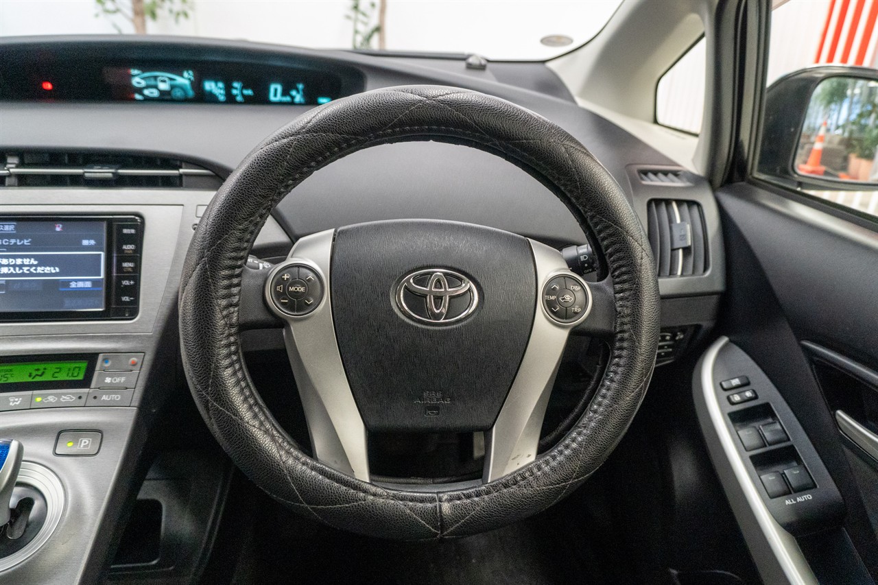 2015 Toyota Prius thumbnail