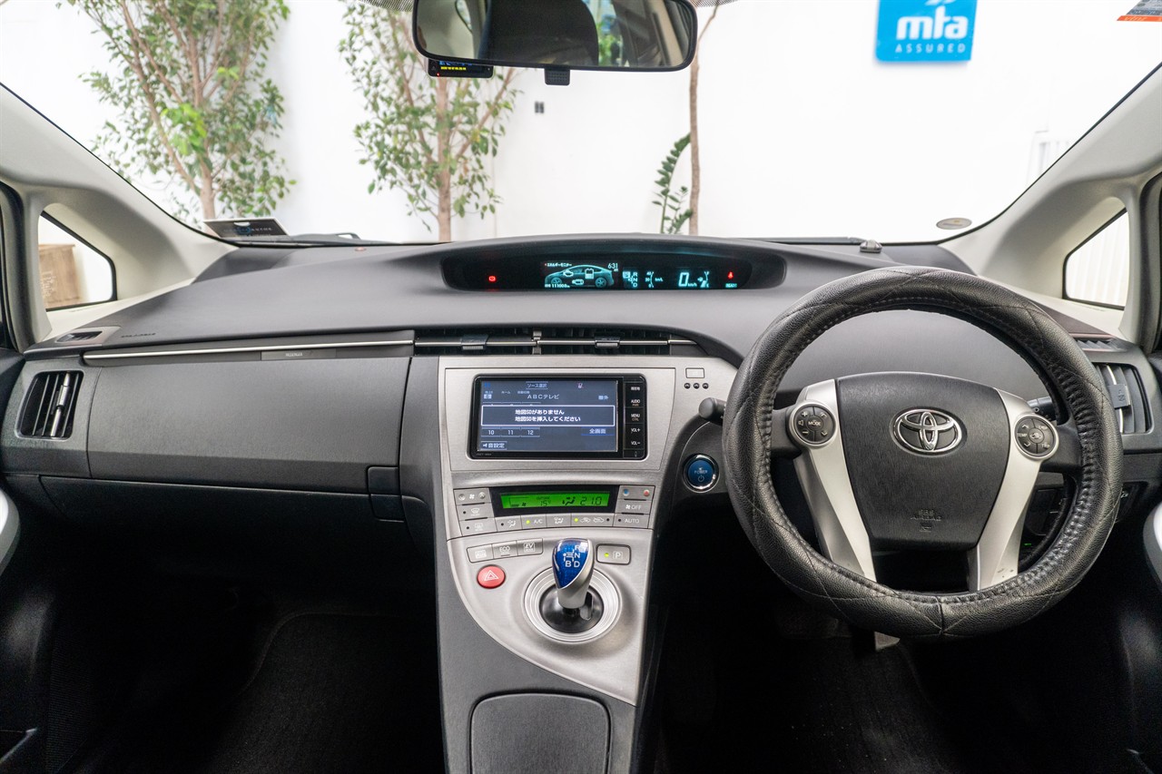 2015 Toyota Prius thumbnail