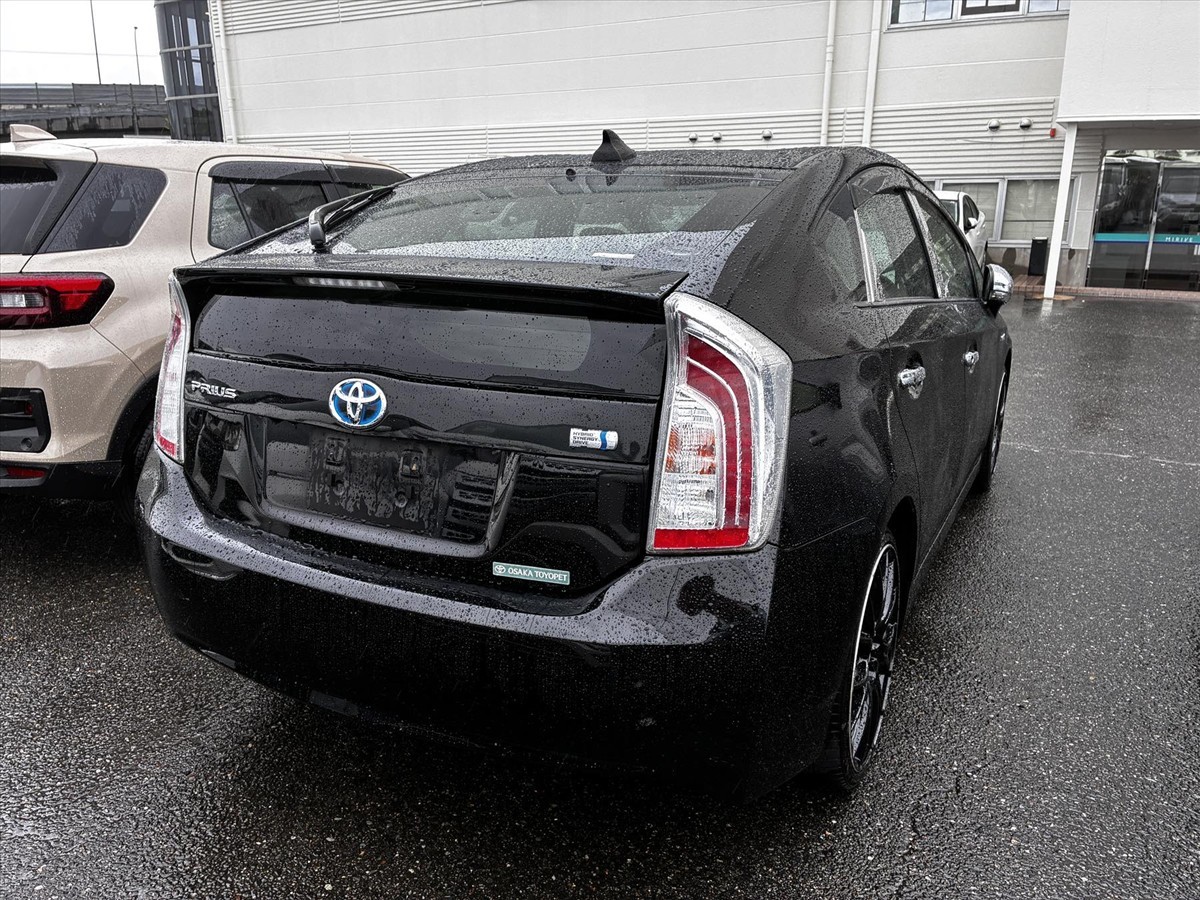 2015 Toyota Prius thumbnail