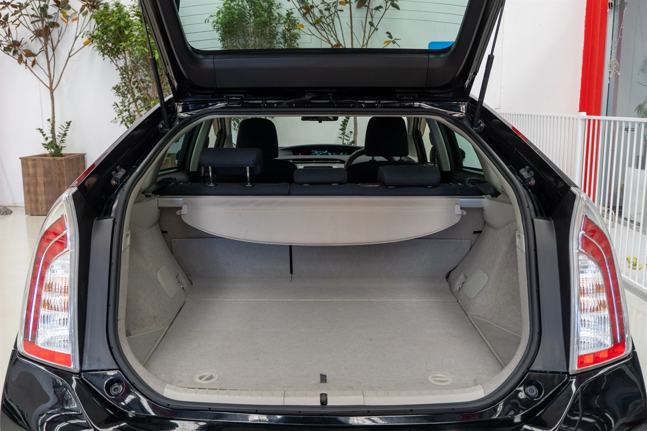 2015 Toyota Prius thumbnail