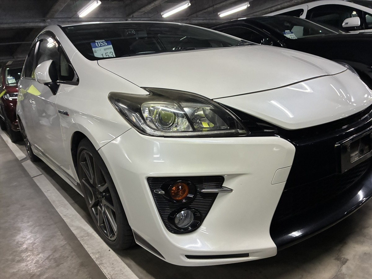 2013 Toyota Prius thumbnail