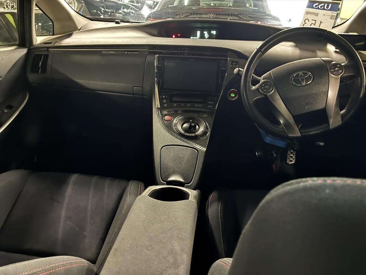 2013 Toyota Prius thumbnail