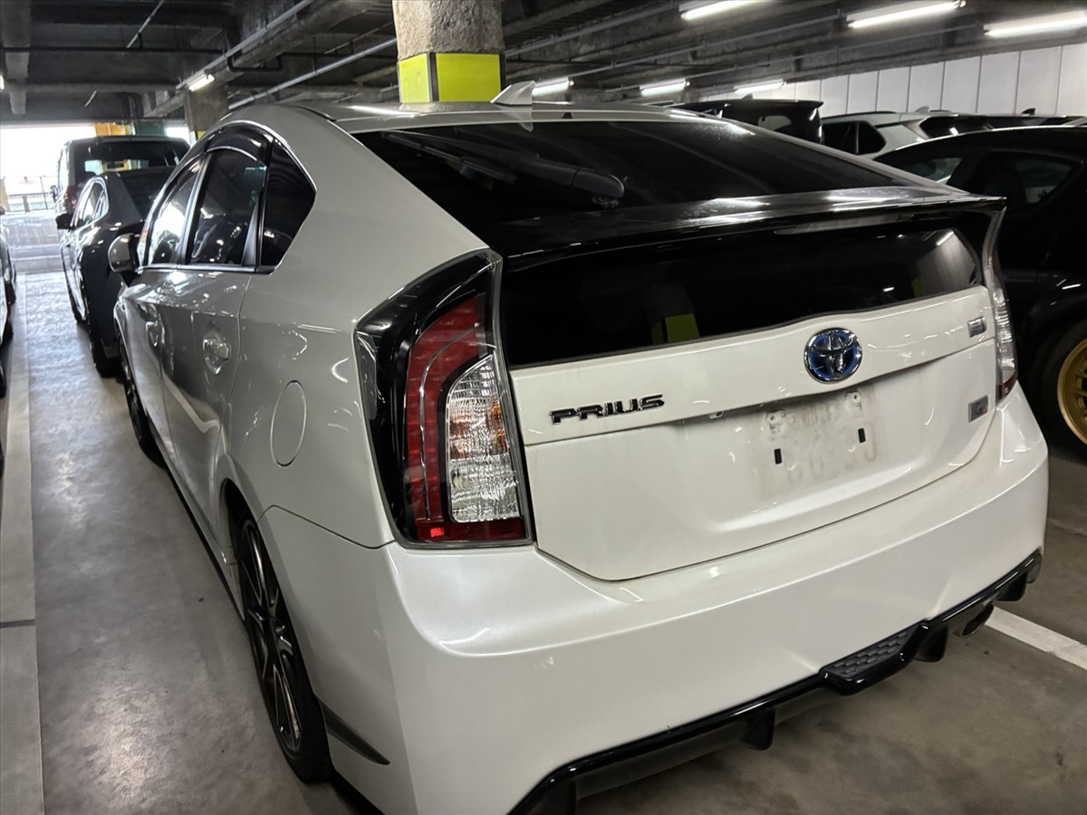 2013 Toyota Prius thumbnail