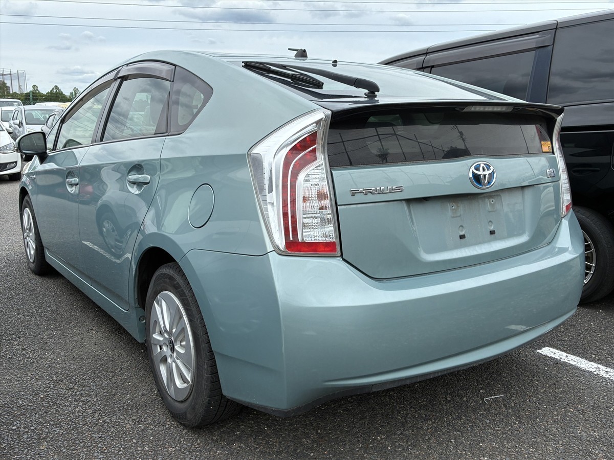 2013 Toyota Prius thumbnail