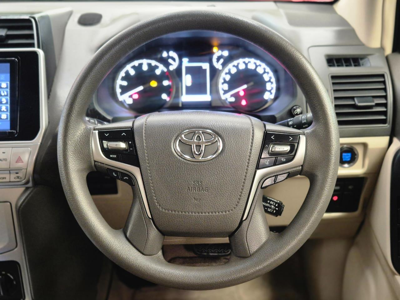 2018 Toyota Landcruiser thumbnail
