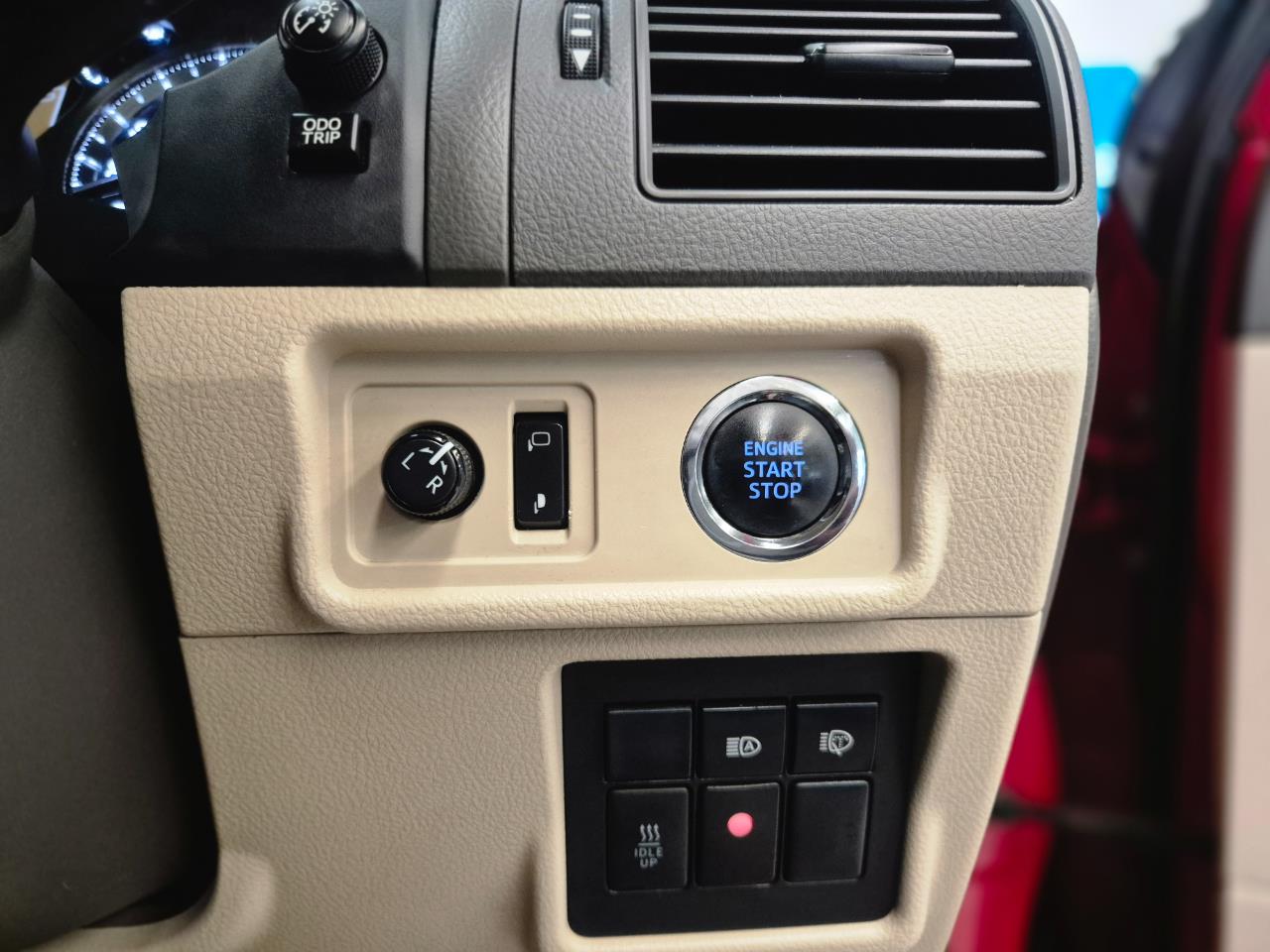 2018 Toyota Landcruiser thumbnail