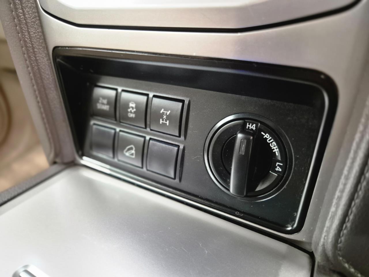 2018 Toyota Landcruiser thumbnail