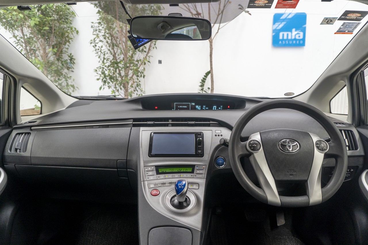 2015 Toyota Prius thumbnail
