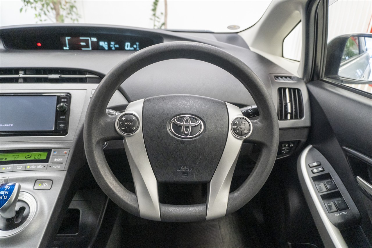 2015 Toyota Prius thumbnail