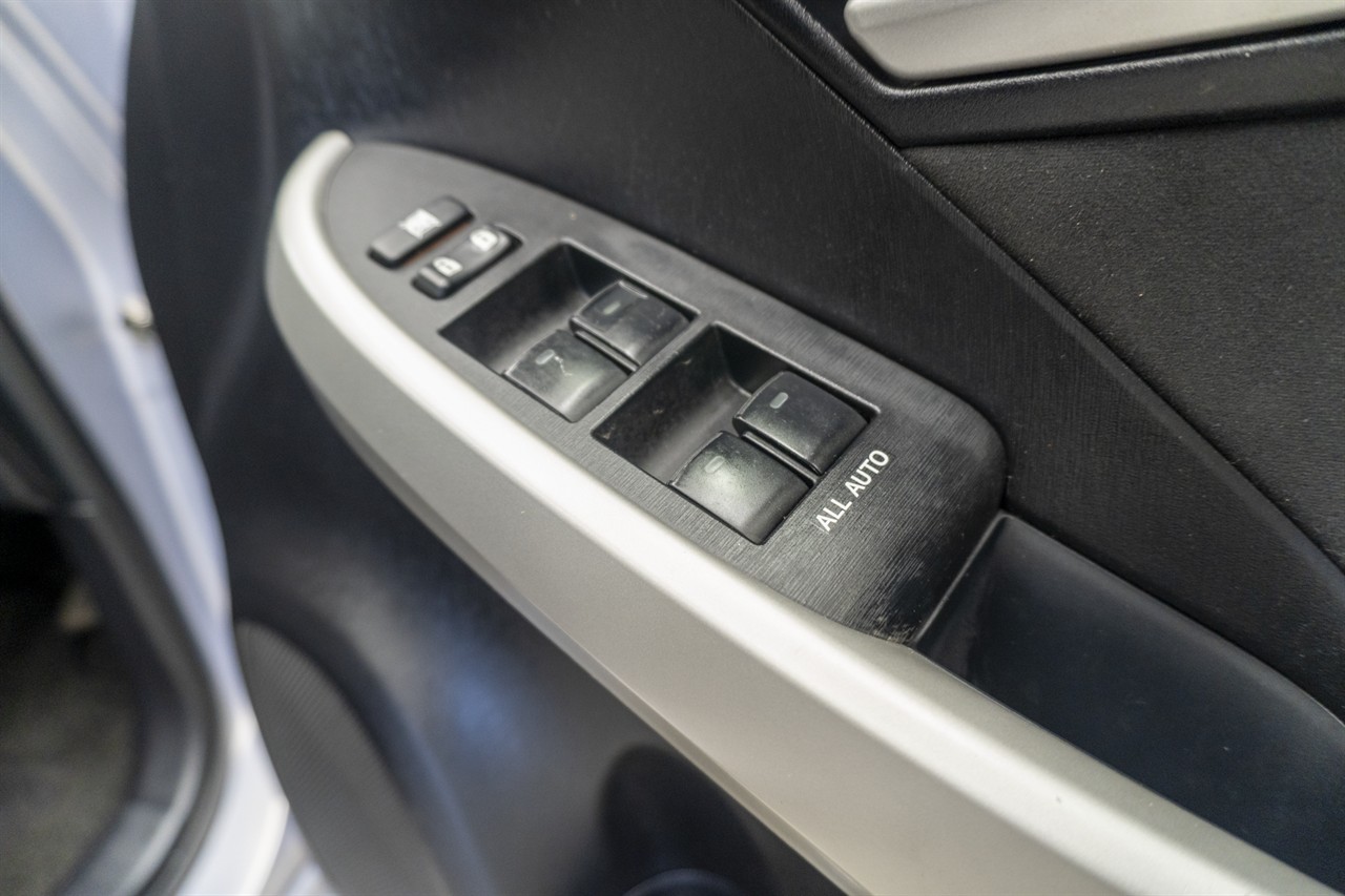 2015 Toyota Prius thumbnail